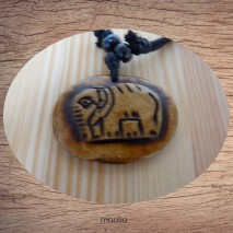 Maolia - Collier pendentif os de buffle médaillon éléphant