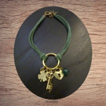 Maolia - Bracelet suédine verte et breloques bronze
