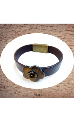 Maolia - Bracelet cuir marron et fleur en nacre
