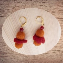 Maolia - Boucles d'oreilles en laine bouillie rouges et oranges