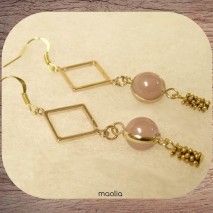 Boucles d'oreilles carré doré et perle rose