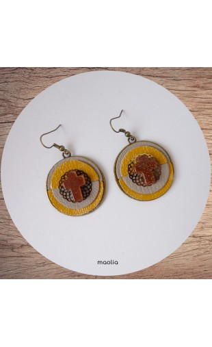 Maolia - Boucles d'oreilles croix pierre de soleil et cuir